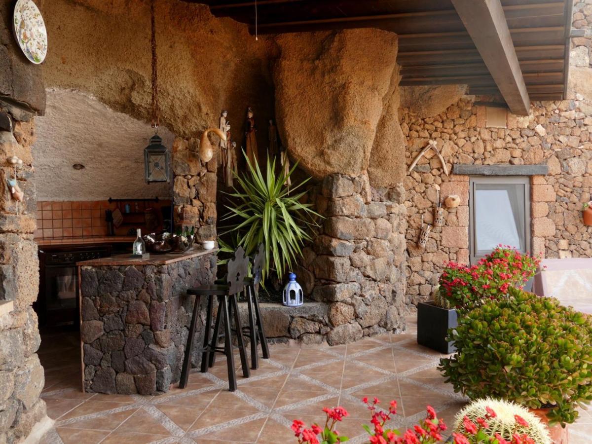 Castillo Lanzarote Villa Sophie - Luxury Villa -Sleep In A Volcanic Cave With Heated Pool Tías Exteriör bild