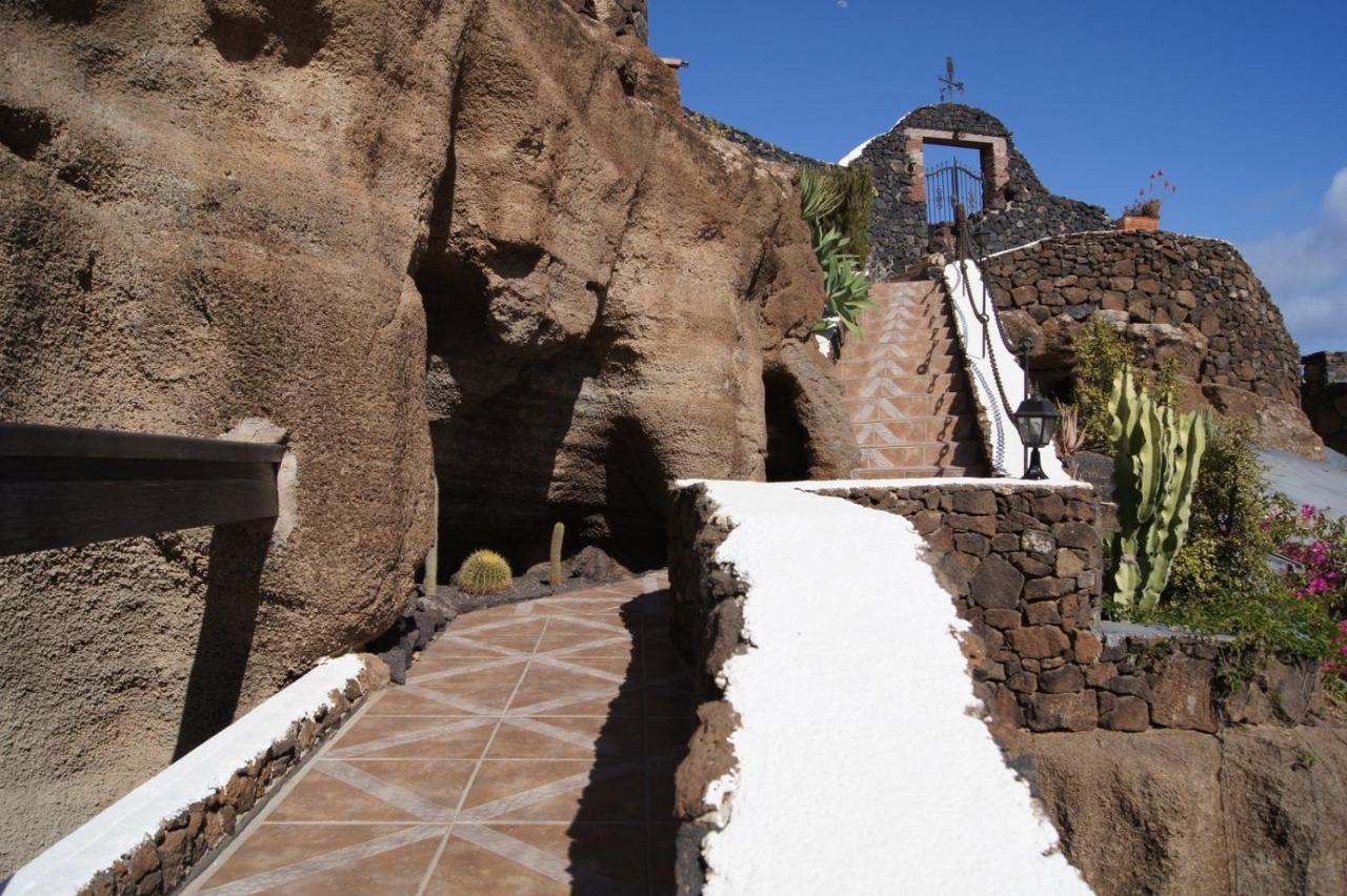 Castillo Lanzarote Villa Sophie - Luxury Villa -Sleep In A Volcanic Cave With Heated Pool Tías Exteriör bild
