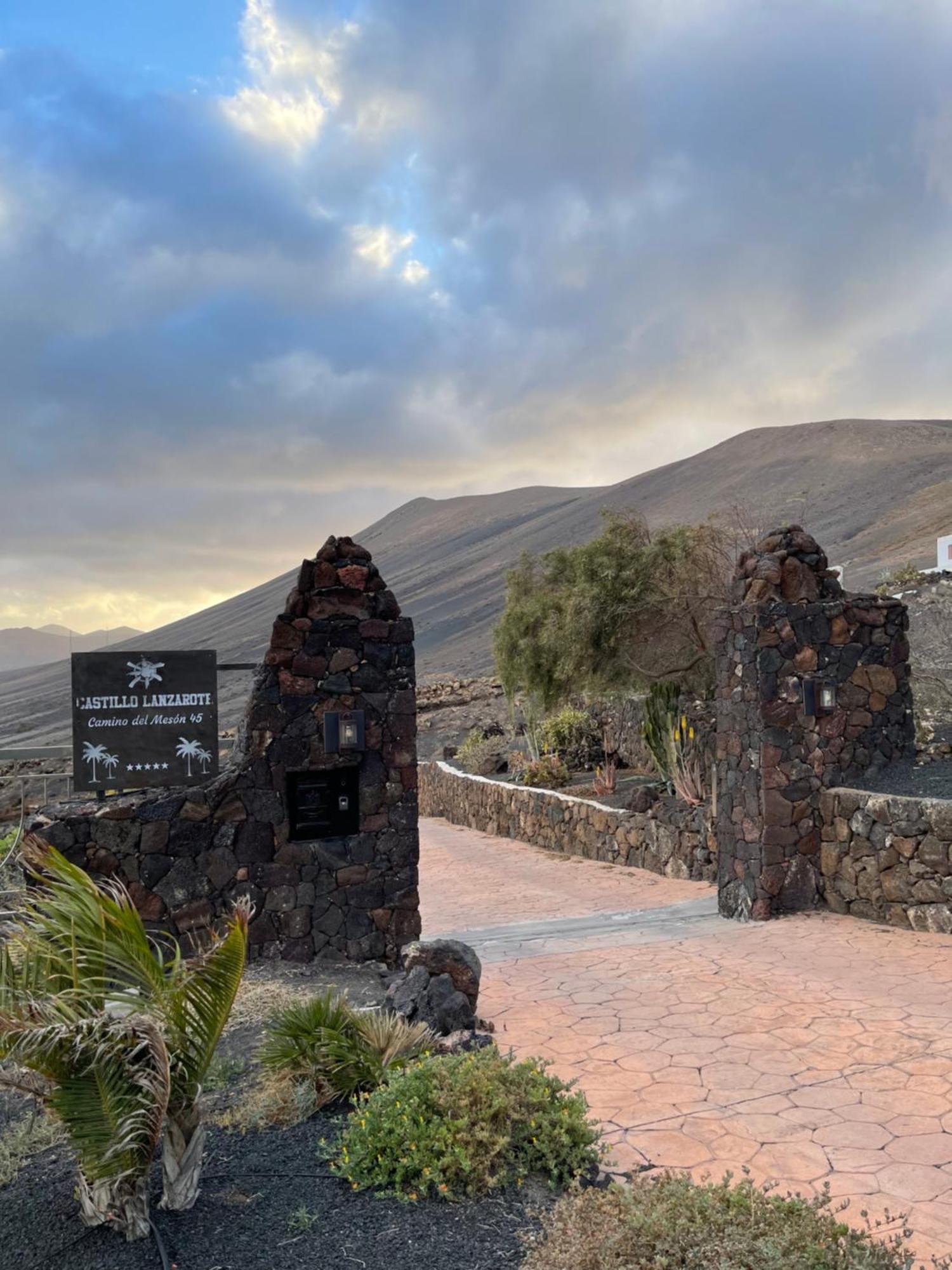 Castillo Lanzarote Villa Sophie - Luxury Villa -Sleep In A Volcanic Cave With Heated Pool Tías Exteriör bild