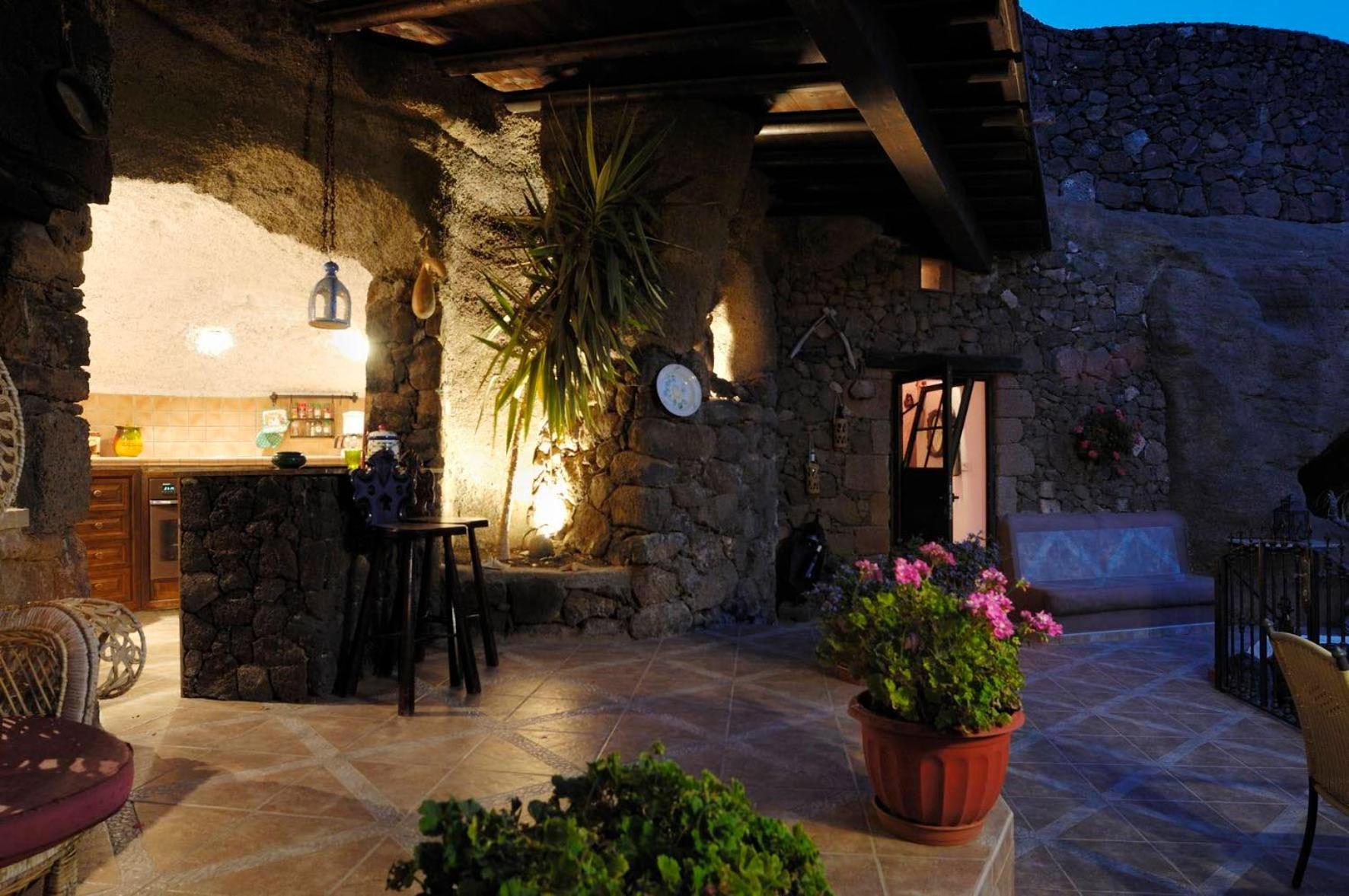 Castillo Lanzarote Villa Sophie - Luxury Villa -Sleep In A Volcanic Cave With Heated Pool Tías Exteriör bild