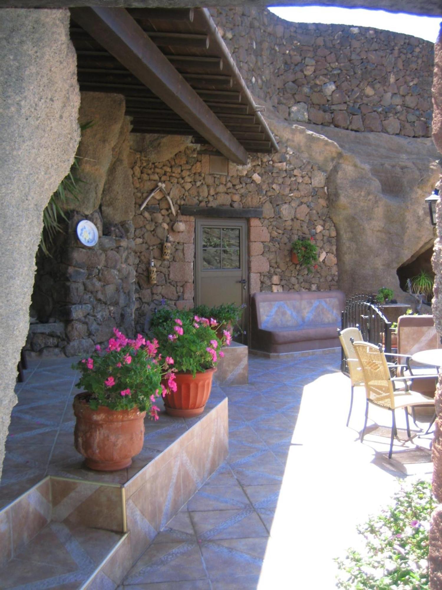 Castillo Lanzarote Villa Sophie - Luxury Villa -Sleep In A Volcanic Cave With Heated Pool Tías Exteriör bild