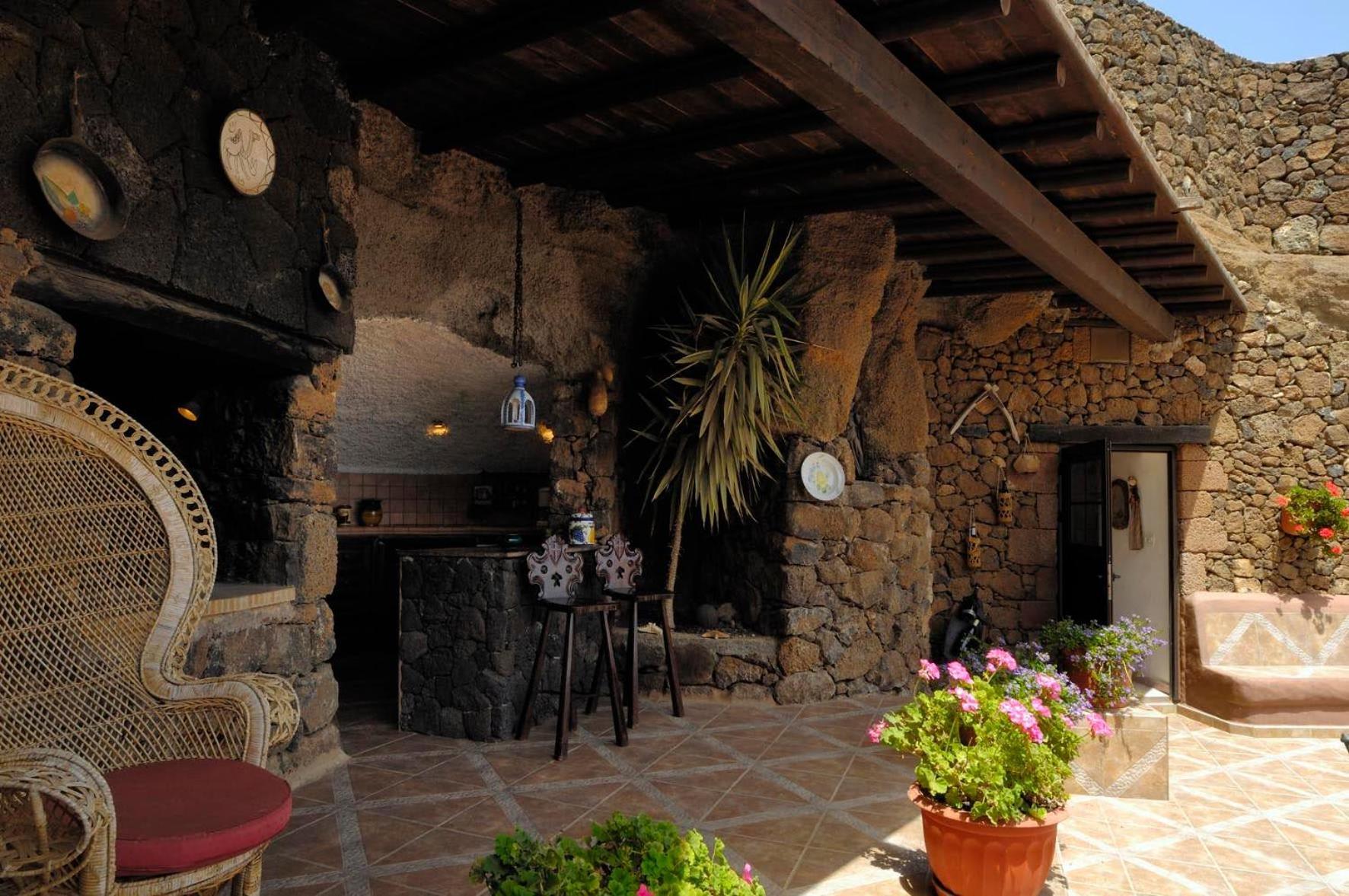 Castillo Lanzarote Villa Sophie - Luxury Villa -Sleep In A Volcanic Cave With Heated Pool Tías Exteriör bild