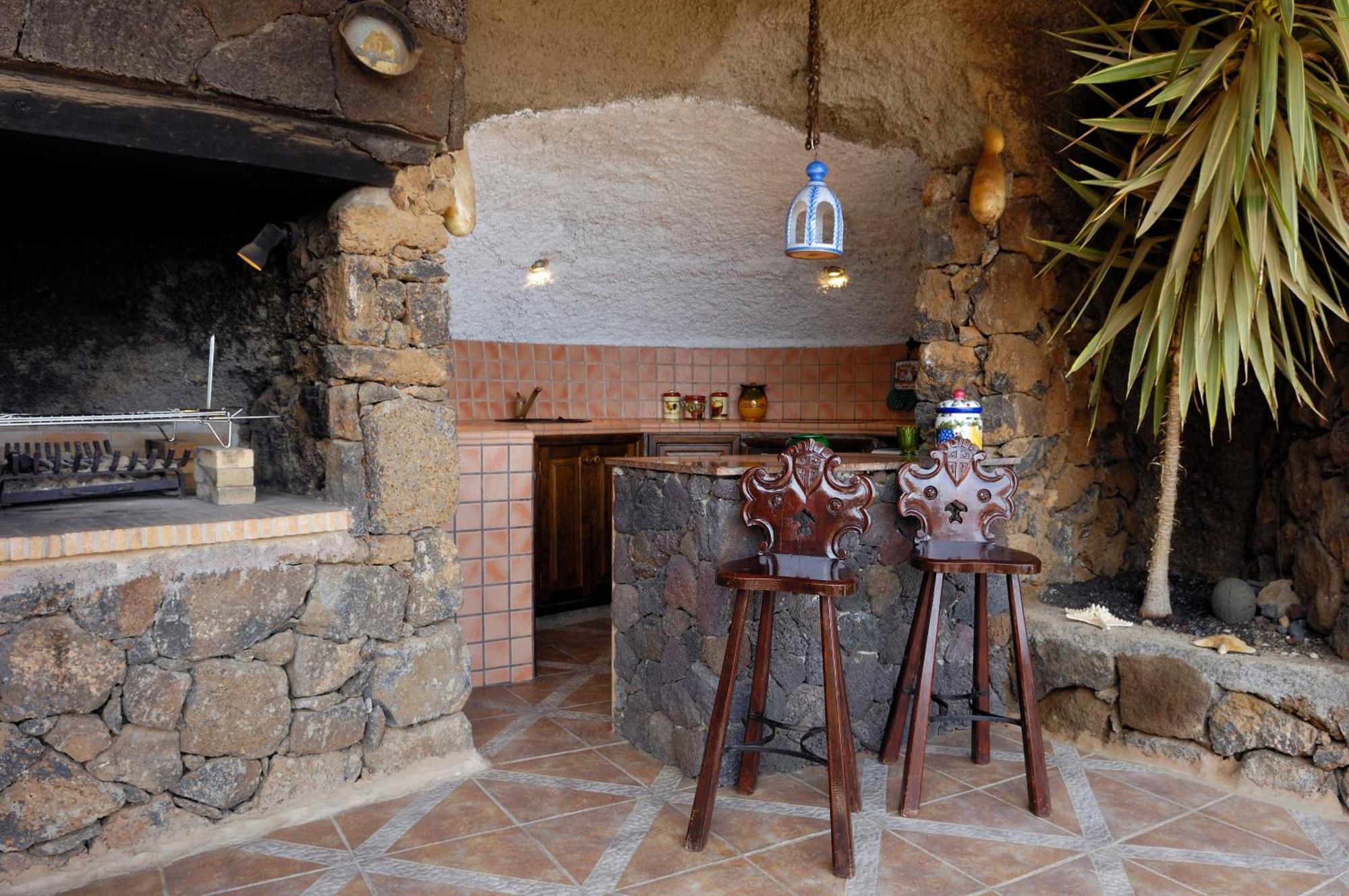 Castillo Lanzarote Villa Sophie - Luxury Villa -Sleep In A Volcanic Cave With Heated Pool Tías Exteriör bild