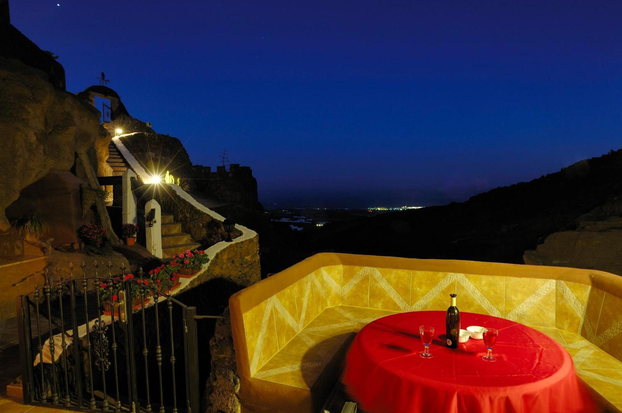 Castillo Lanzarote Villa Sophie - Luxury Villa -Sleep In A Volcanic Cave With Heated Pool Tías Exteriör bild