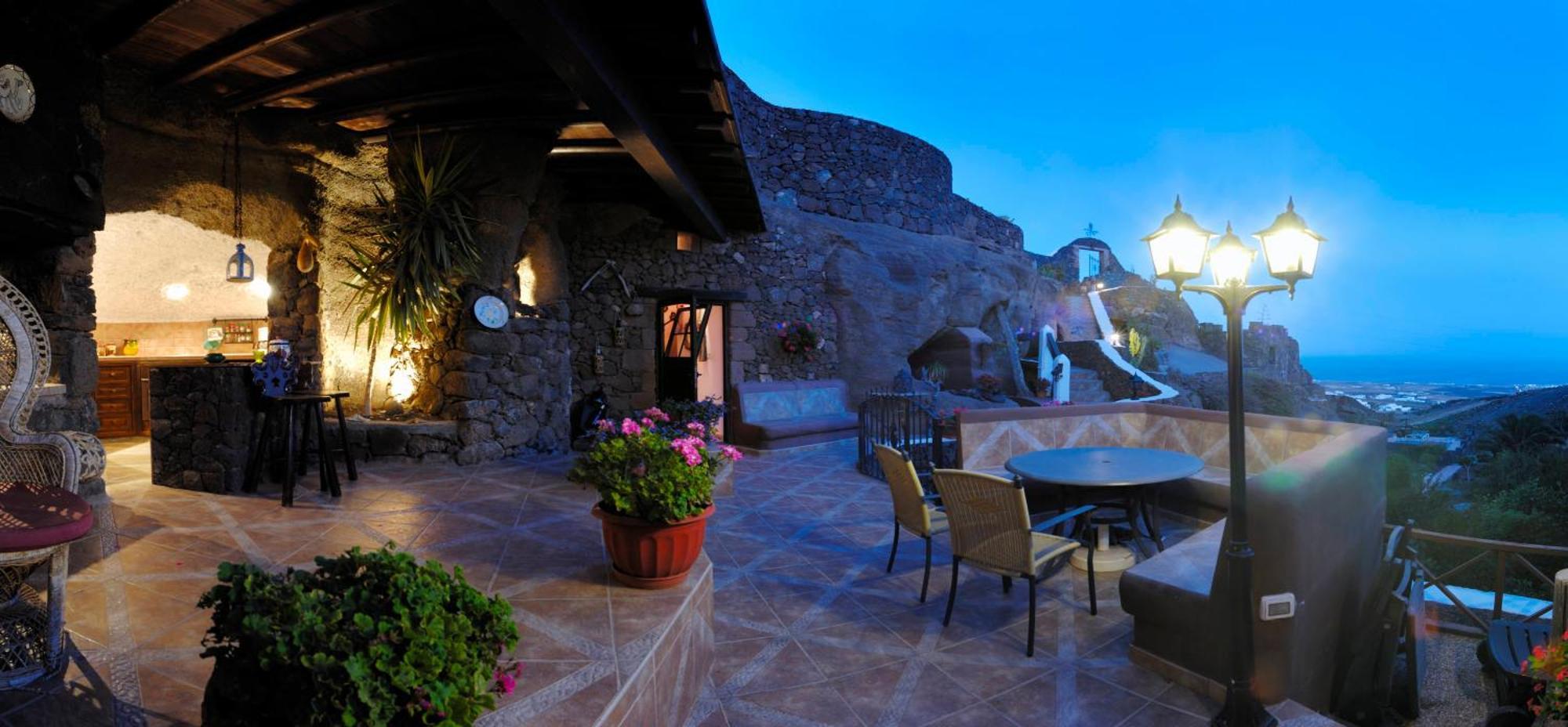 Castillo Lanzarote Villa Sophie - Luxury Villa -Sleep In A Volcanic Cave With Heated Pool Tías Exteriör bild