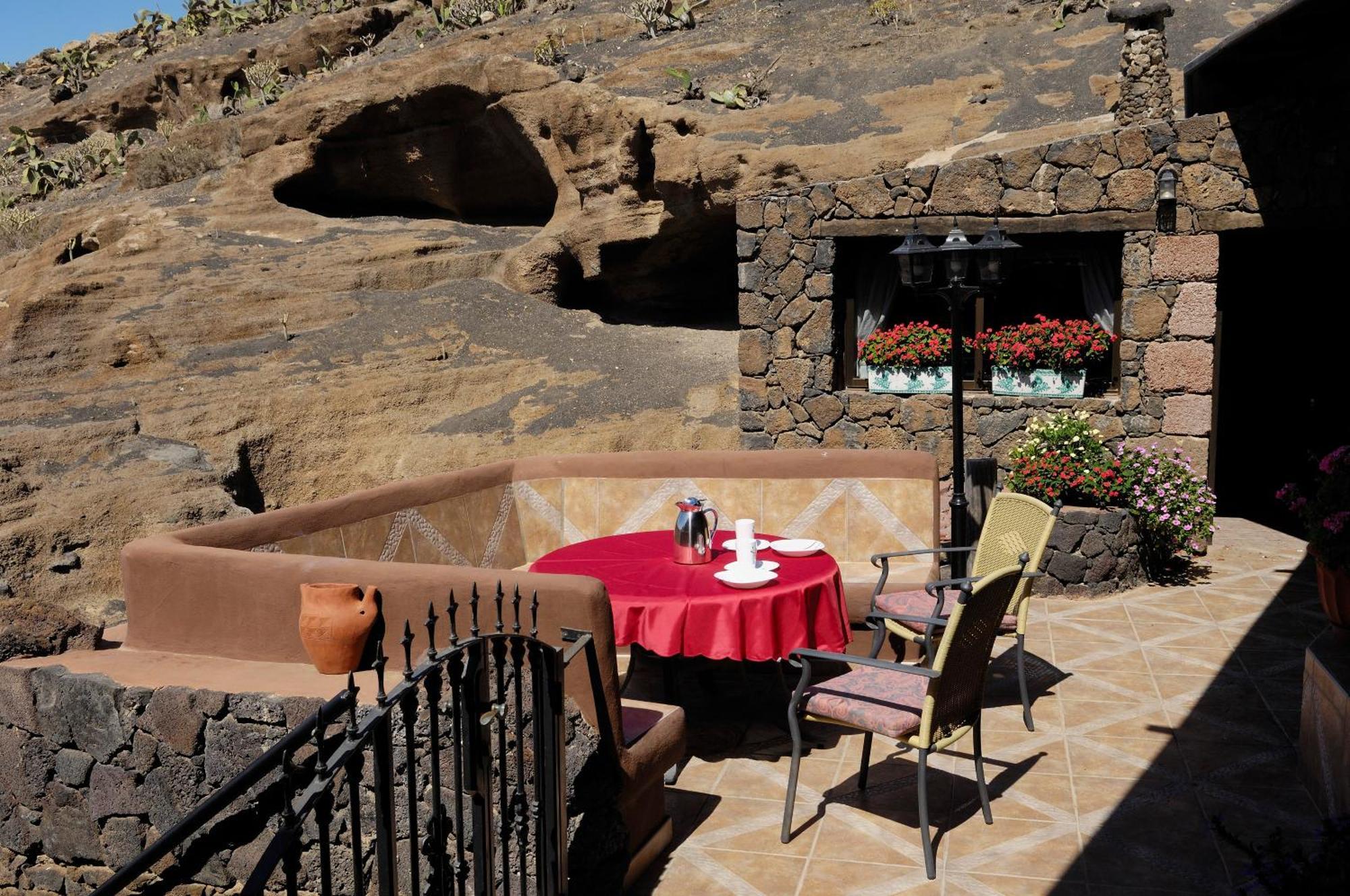 Castillo Lanzarote Villa Sophie - Luxury Villa -Sleep In A Volcanic Cave With Heated Pool Tías Exteriör bild