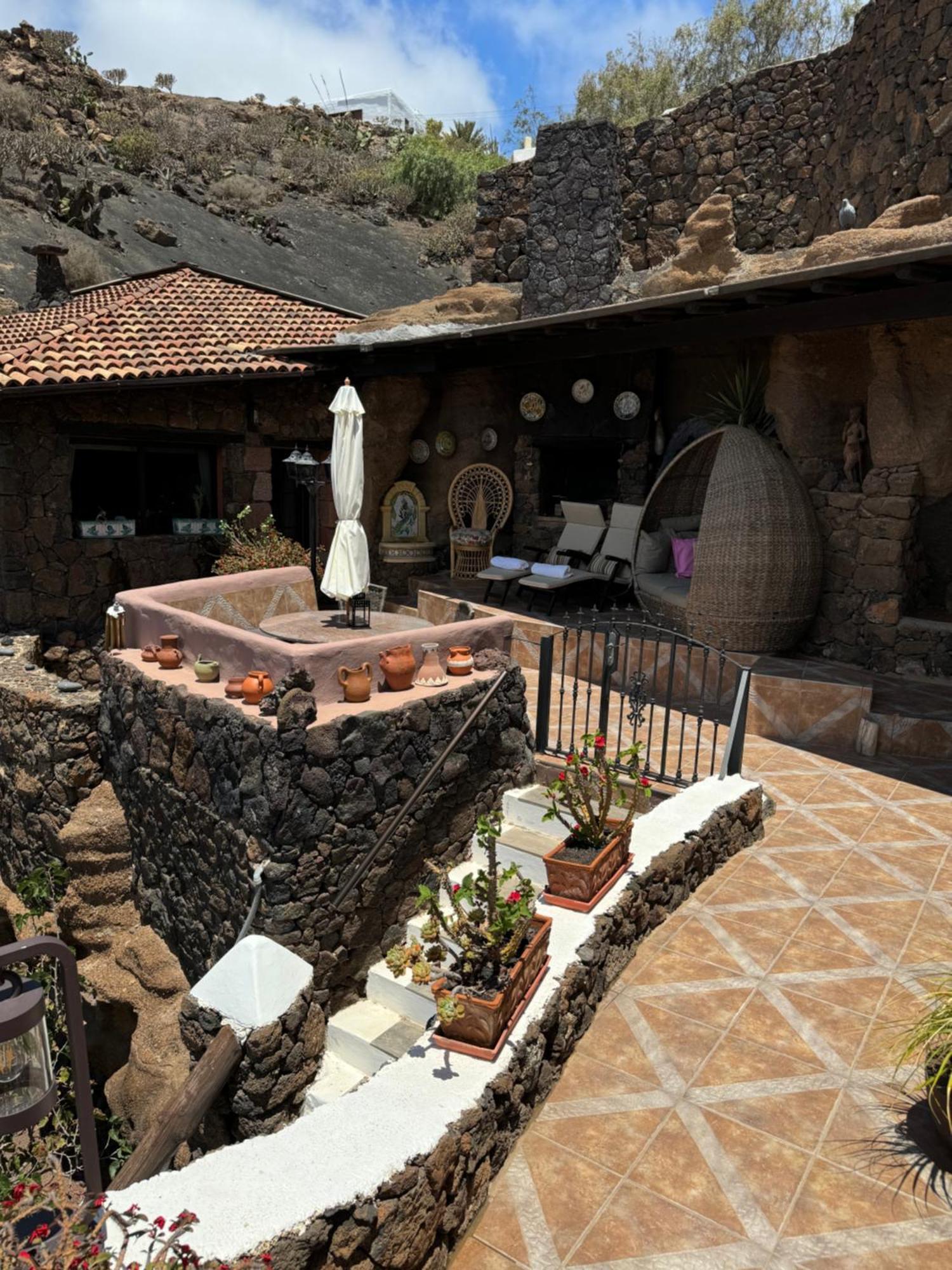 Castillo Lanzarote Villa Sophie - Luxury Villa -Sleep In A Volcanic Cave With Heated Pool Tías Exteriör bild