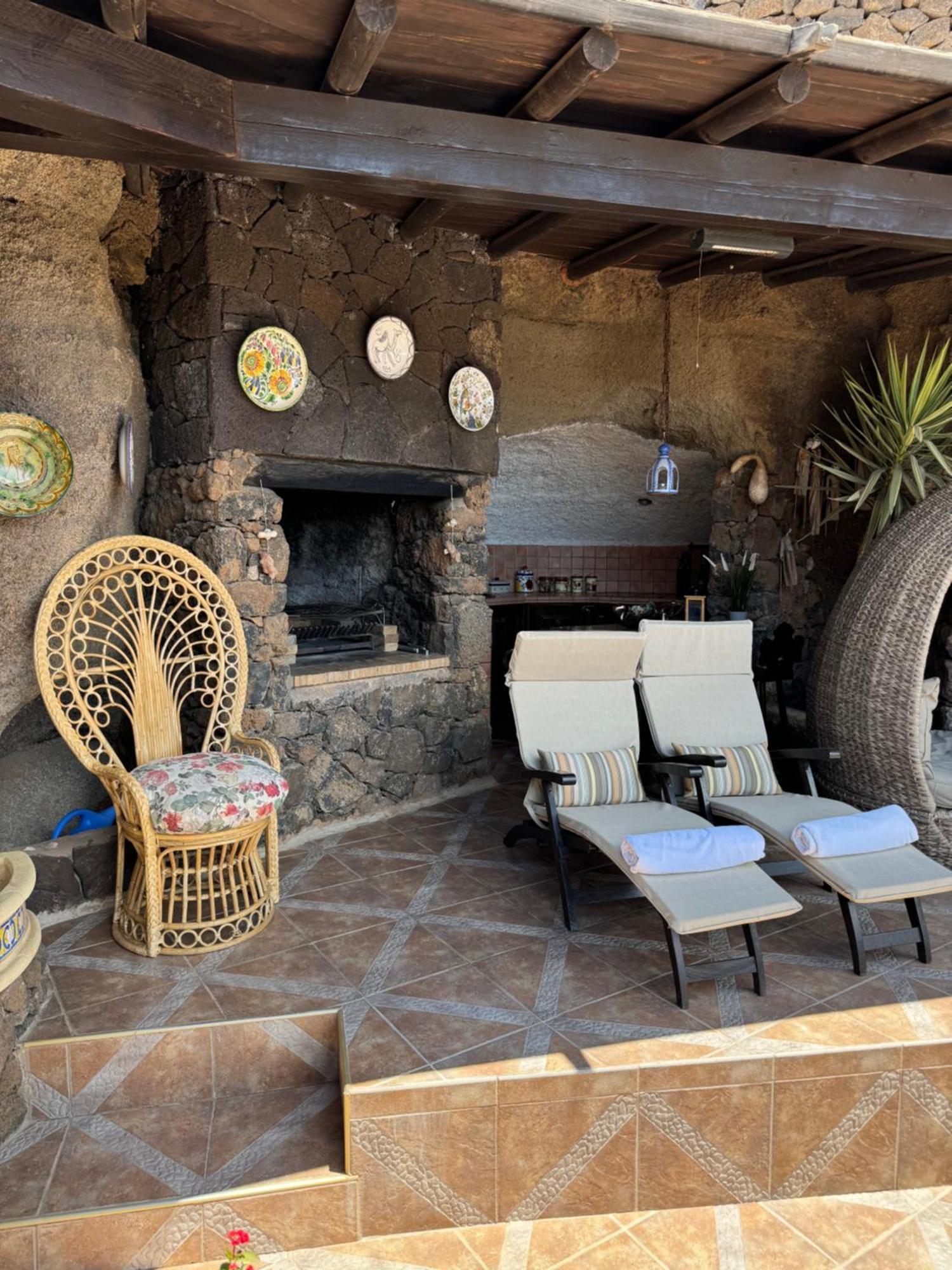 Castillo Lanzarote Villa Sophie - Luxury Villa -Sleep In A Volcanic Cave With Heated Pool Tías Exteriör bild